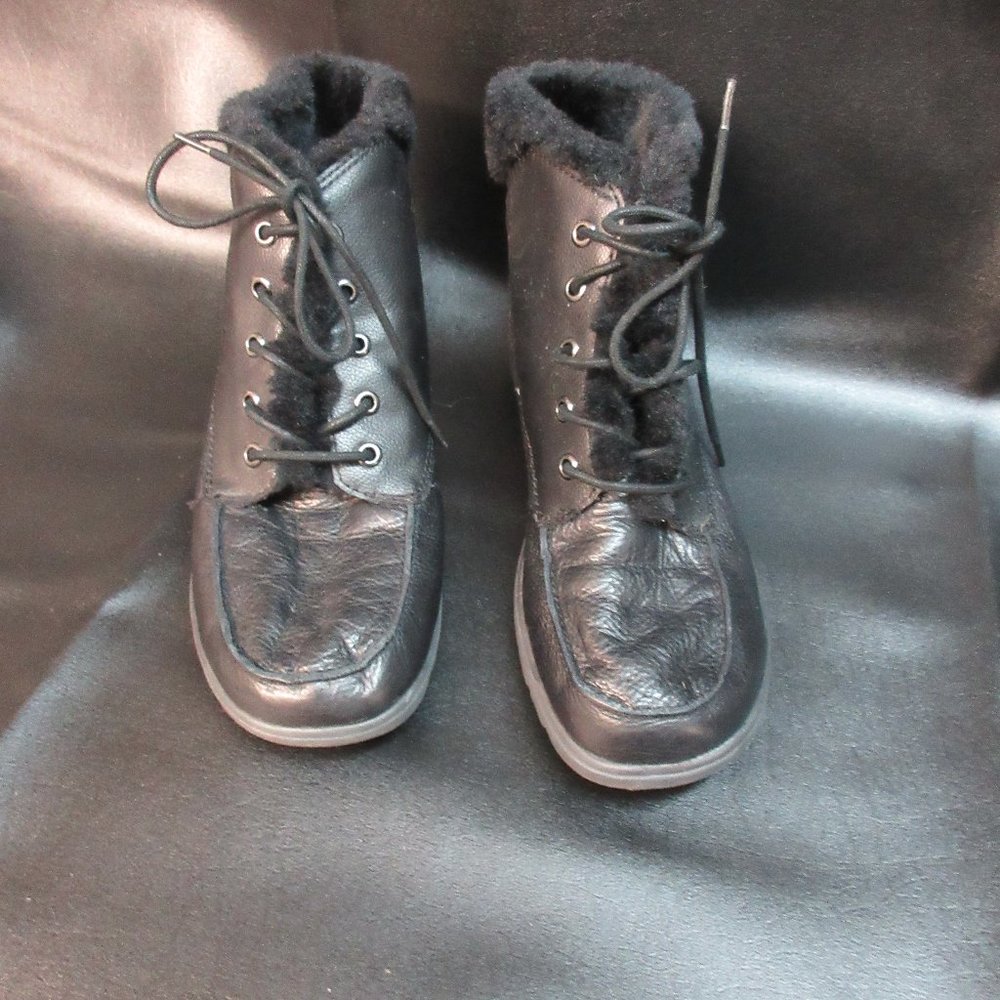 Easy Spirit Faux Fur lined low top boots ,lace up front New